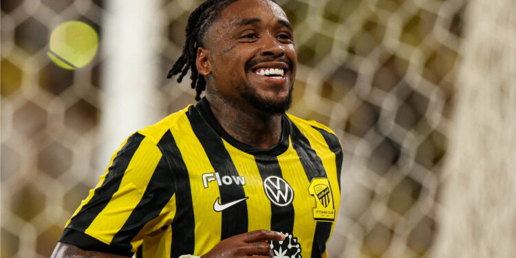 Al Ittihad vence Al Fateh e segue 100% na Liga Saudita