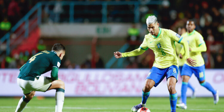 Bolívia vence o Brasil na altitude e garante vaga na repescagem da Copa do Mundo