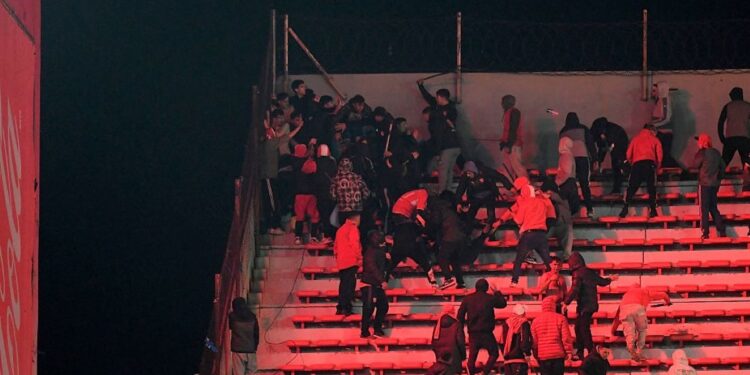 Conmebol elimina Independiente da Sul-Americana após briga de torcidas