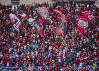 Flamengo reúne organizadas para debater violência contra as mulheres