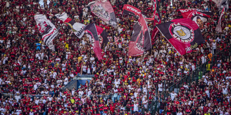 Flamengo reúne organizadas para debater violência contra as mulheres