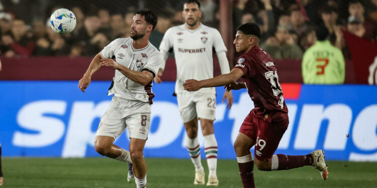 Fluminense leva gol no fim e sai em desvantagem diante do Lanús na Sul-Americana