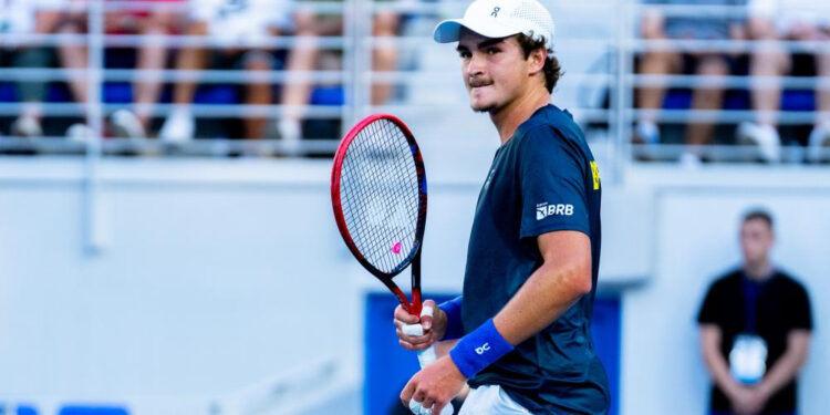 João Fonseca bate Tsitsipas e garante vitória do Brasil na Copa Davis