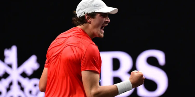 João Fonseca vence Cobolli e conquista primeiro ponto do Time Mundo na Laver Cup
