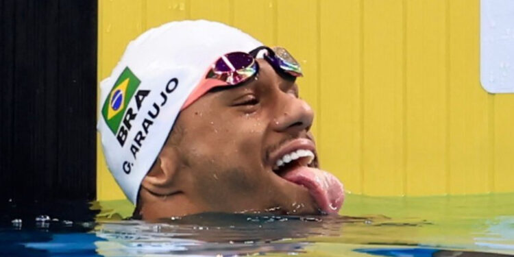 Ouro de Gabrielzinho, recorde e vitória do revezamento marcam dia do Brasil no Mundial