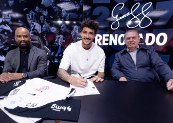 Corinthians renova contrato com Gustavo Henrique até 2027