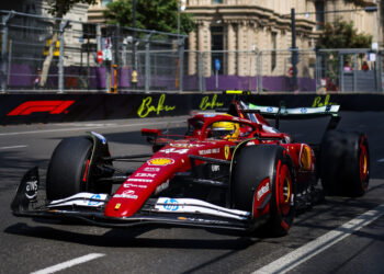 Hamilton lidera dobradinha da Ferrari no TL2 no Azerbaijão; Bortoleto é 15º