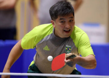 Ícone do tênis de mesa, Hugo Hoyama passa por cirurgia após infarto