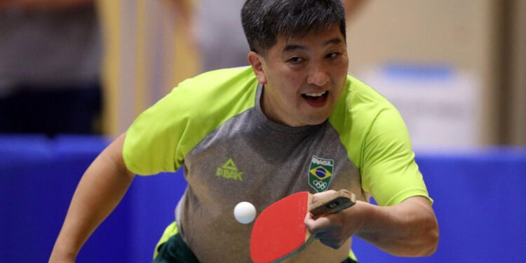 Ícone do tênis de mesa, Hugo Hoyama passa por cirurgia após infarto