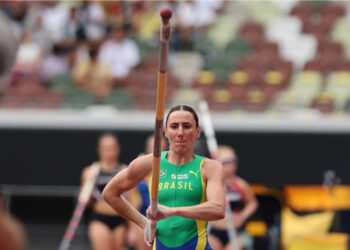 Com Juliana Campos, Brasil volta à final do salto com vara feminino em um Mundial após dez anos