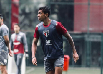 Luiz Gustavo é liberado pelos médicos e vira opção para Crespo no São Paulo