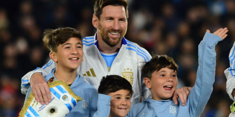 Messi brilha em possível despedida da seleção em casa: “Terminar assim aqui é o que sempre sonhei”