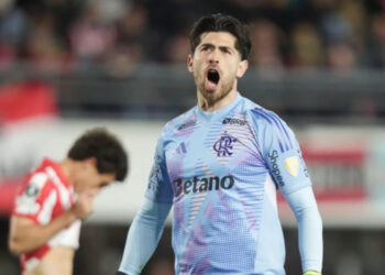 Rossi brilha nos pênaltis e garante classificação do Flamengo à semifinal da Libertadores