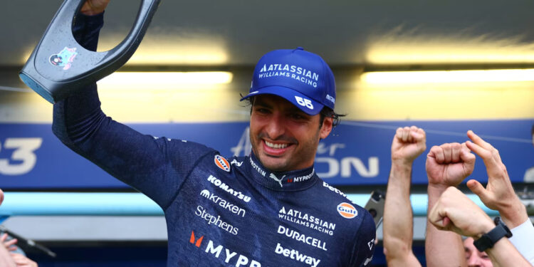 Sainz exalta “trabalho duro” após primeiro pódio com a Williams: “Ficou claro que não foi sorte”