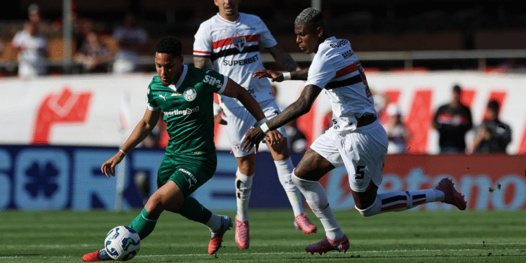Em jogo eletrizante, Palmeiras vence o São Paulo de virada em pleno Morumbi