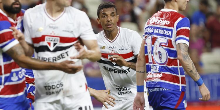 Luiz Gustavo retorna ao São Paulo após seis meses: “Sentimento de gratidão pela vida”