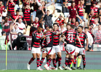 Flamengo bate o Palmeiras e esquenta disputa pelo título do Brasileirão