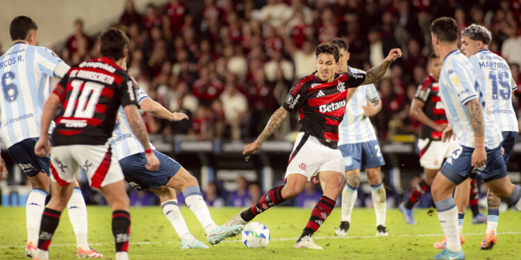 Pedro fratura o antebraço e desfalca o Flamengo na semi da Libertadores