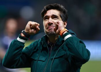 Após emoção em campo, Abel chora de novo, fala em “alívio” e admite: “Não consigo desfrutar das vitórias”