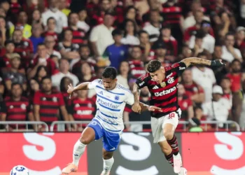 Flamengo empata com o Cruzeiro e mantém distância na liderança do Brasileiro