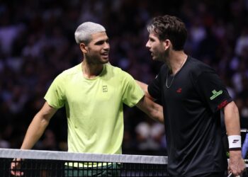 Alcaraz lamenta eliminação precoce em Paris: “Estou muito decepcionado com meu nível”