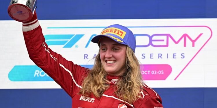 Weug ultrapassa Pin na última volta e vence corrida principal da F1 Academy em Singapura