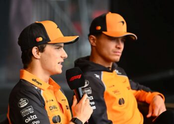 Piastri parabeniza McLaren por título e reclama de toque com Norris: “Nunca é o ideal”