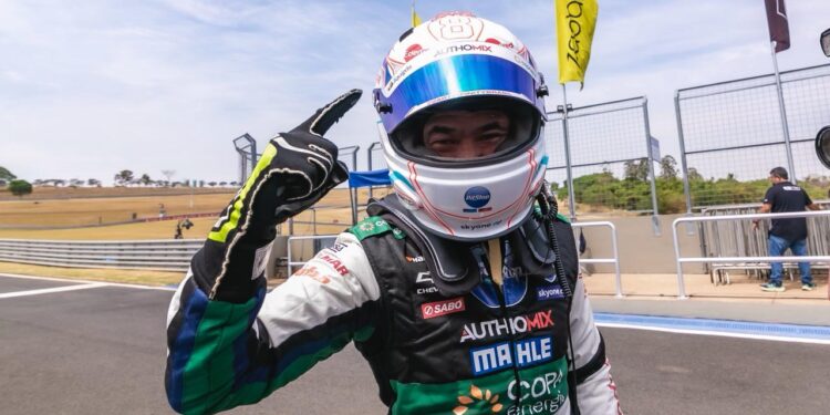 Rafael Suzuki crava a pole position para a corrida de domingo da Stock Car