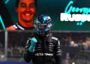 Russell desbanca concorrência e faz a pole em Singapura; Bortoleto para no Q1, mas larga em 14º