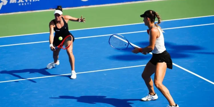 Dupla de Luisa Stefani dá adeus a Wuhan, mas segue no top 8 do Finals