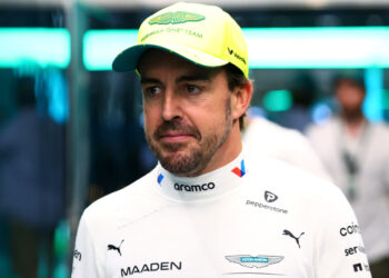 Alonso celebra melhor sexta-feira da temporada e vê Aston Martin “mais otimista” em Singapura