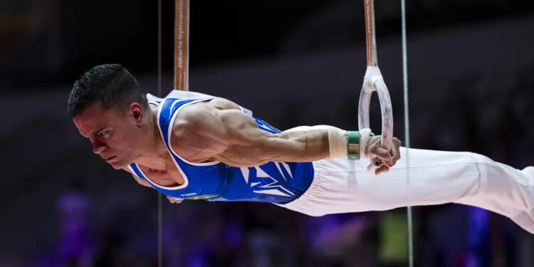 Caio Souza fica no top 10 do individual geral do Mundial de Ginástica