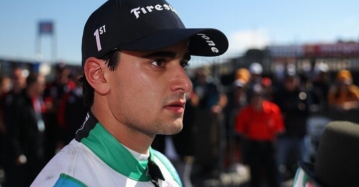 Caio Collet realiza teste na Indy com carro da AJ Foyt