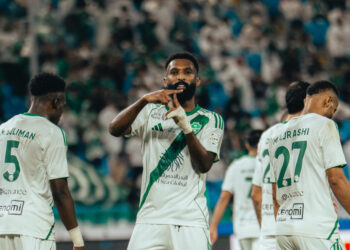 Al Ahli vence o lanterna e se aproxima dos líderes da Liga Saudita