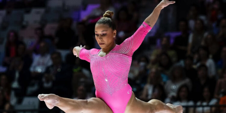 Flávia Saraiva fica em quarto lugar na final da trave no Mundial de ginástica