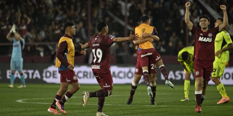 Lanús bate Universidad de Chile e será rival do Atlético-MG na final da Sul-Americana