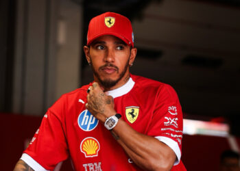 Hamilton expõe problemas em relatório e cobra mudanças na Ferrari, diz jornal