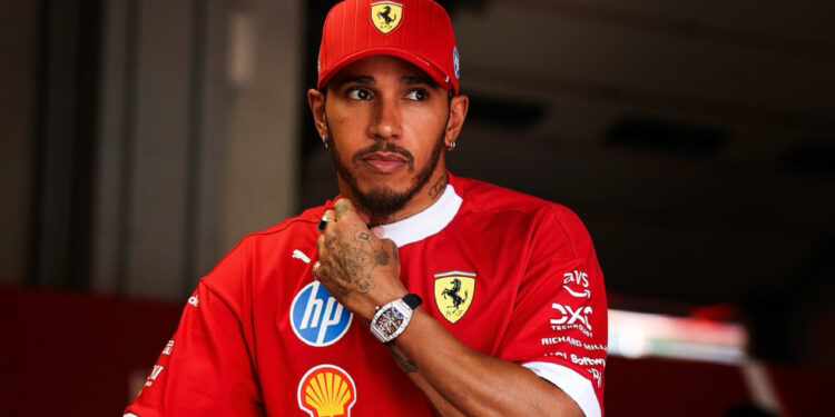 Hamilton expõe problemas em relatório e cobra mudanças na Ferrari, diz jornal
