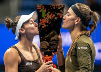 Luisa Stefani é campeã de duplas do WTA 500 de Tóquio