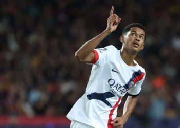 PSG marca no fim e vence o Barcelona de virada na Liga dos Campeões