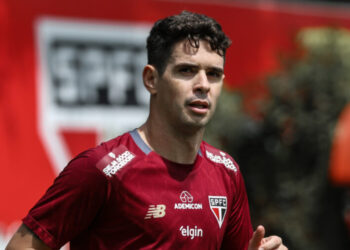 Oscar sofre lesão muscular e inicia tratamento no São Paulo