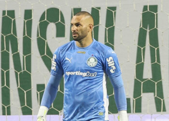 Weverton sofre lesão na mão e desfalca Palmeiras contra o Flamengo