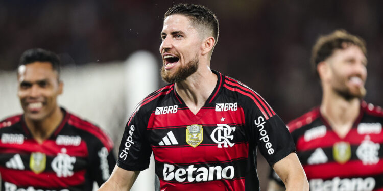 Flamengo bate o Bragantino e abre vantagem na liderança do Brasileirão