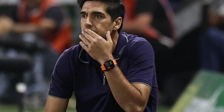 Abel Ferreira diz que Brasileirão “está entregue” após empate do Palmeiras