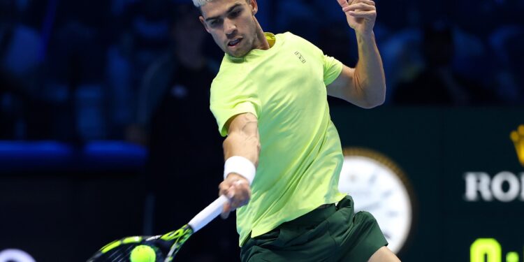 Alcaraz estreia com vitória no ATP Finals em busca do título inédito