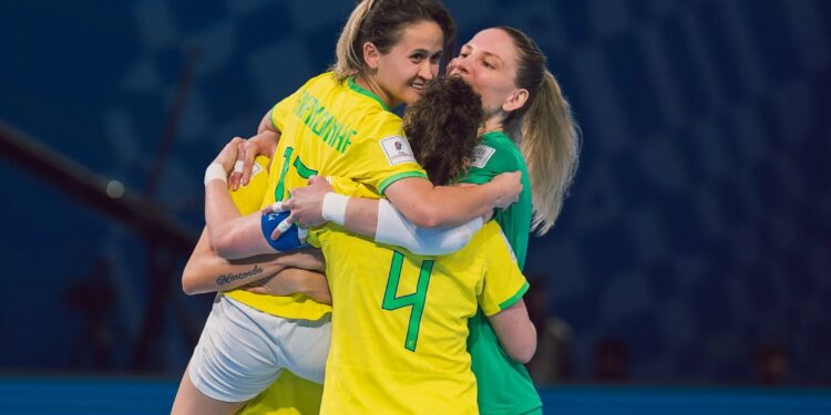 Brasil goleia a Itália e está nas quartas da Copa do Mundo de Futsal