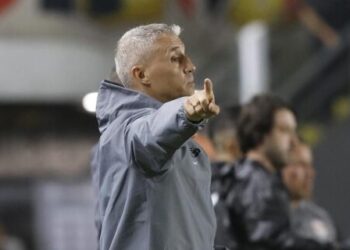 Crespo avalia derrota do São Paulo para o Bragantino: “Não atingimos o nosso nível”