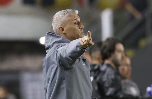 Crespo avalia derrota do São Paulo para o Bragantino: “Não atingimos o nosso nível”