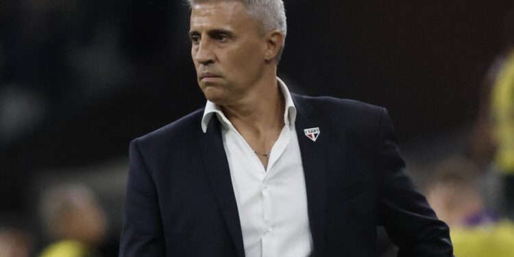 “Ninguém gosta de perder clássico”, diz Crespo após derrota do São Paulo