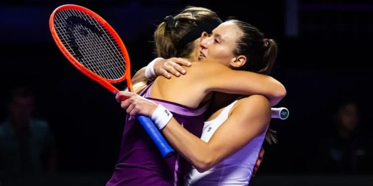 Luisa Stefani e Timea Babos ficam com o vice do WTA Finals